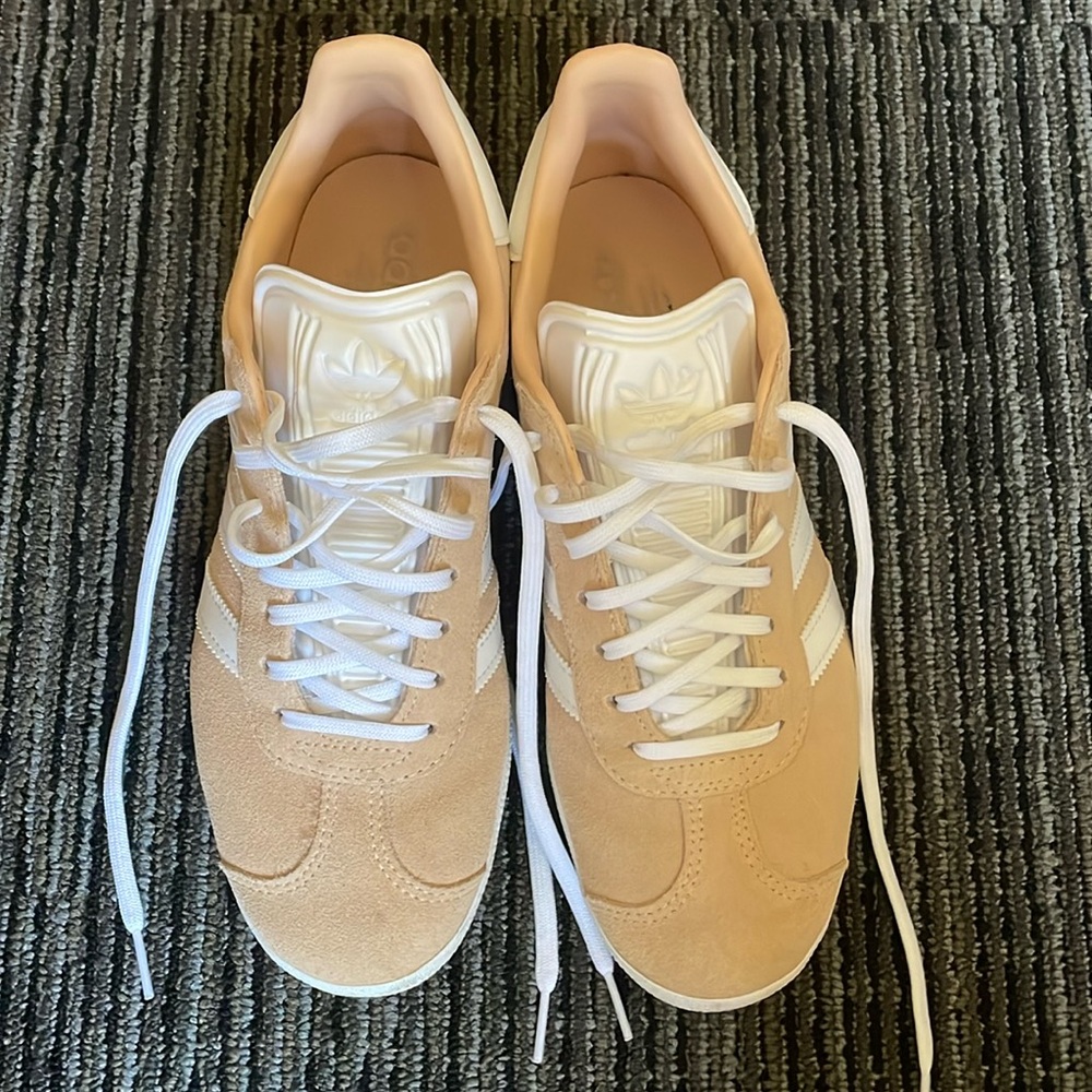 cute taupe gazelles! perfect for fall! 🍁🍁
